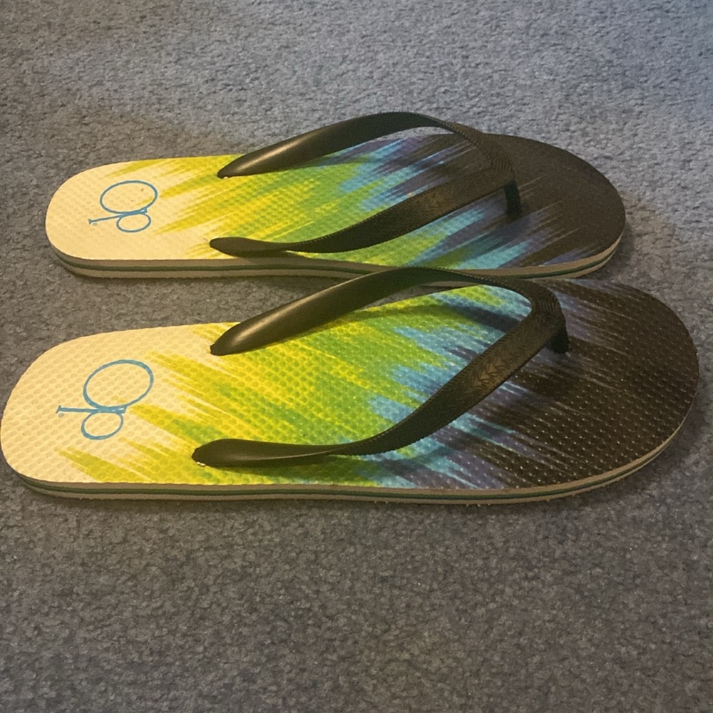 Men’s Flops - Picture 2 of 3